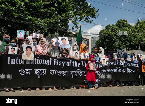 Dhaka Bangladesh 30th Aug 2022 A Kid And Women Hold Pictures Of