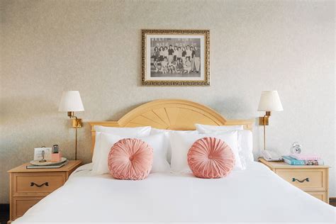 Glendale Express, CA | Affordable Hotel Rooms w Balconies, Free Parking ...