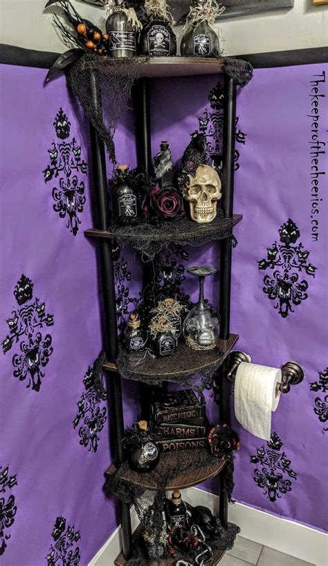 Pin by ᒍᗩYᑎIᗴ ᒍᗴᒪᒪYᗷᗴᒪᒪY on Halloween Gothic decor bedroom Haunted