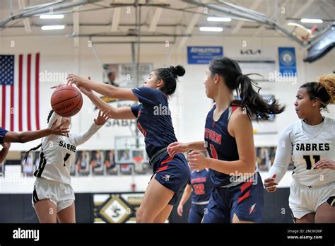 Usa Players Battling For A Loose Ball Following A Rebound That Was Not