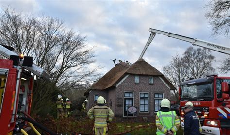 Brandweer Rukt Uit Voor Schoorsteenbrand In Rietgedekte Woonboerderij