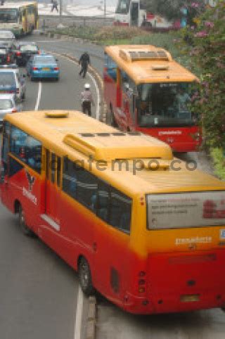 Kemacetan Lalu Lintas Akibat Unjuk Rasa Buruh DATATEMPO