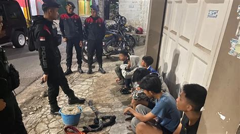 Polisi Tangkap 14 Remaja Hendak Perang Sarung Isi Gulungan Sarung Batu