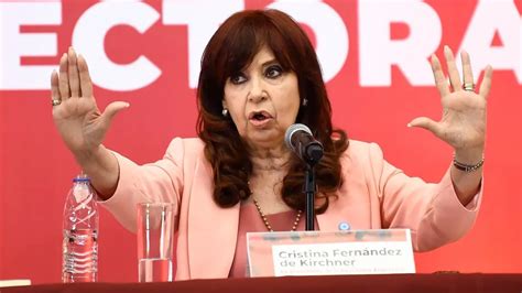 Cristina Kirchner apuntó contra Milei por el senador Kueider Así se