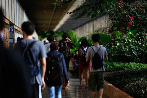 Alta de Covid e gripe causa temor na volta às aulas presenciais da UnB