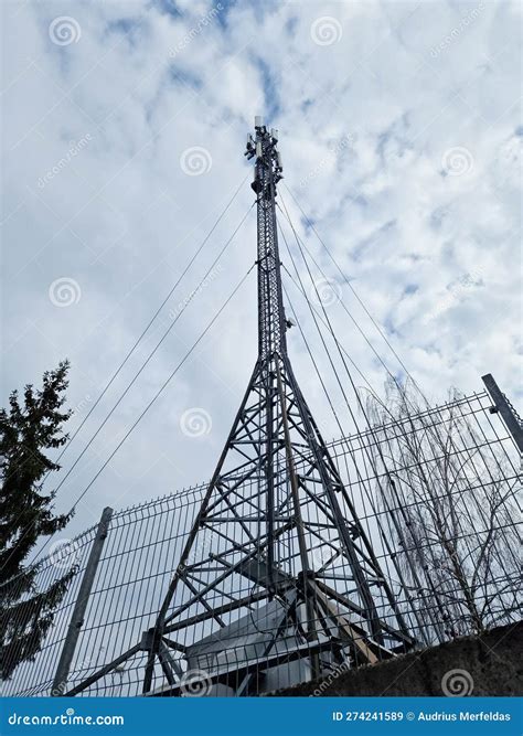 Multiple Antennas On The 4g Base Station Antenna Tower 库存图片 图片 包括有 蜂窝