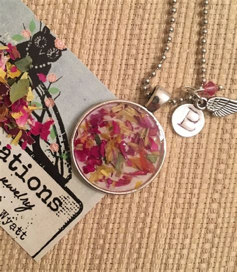 Dried Flower Keepsake One Inch Round Pendant Necklace Etsy Funeral