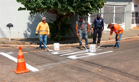 For A Tarefa Da Prefeitura De Birigui Faz Limpeza E Refor A Sinaliza O