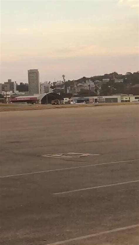 Avião tem problema no trem de pouso e Aeroporto da Pampulha fica