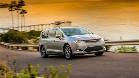 2018 Chrysler Pacifica Review & Ratings | Edmunds