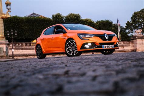 Renault Mégane IV RS 280 EDC lorange pressée