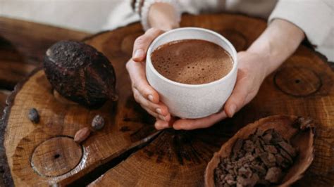 Sebuah Penelitian Menemukan, Minuman Coklat Panas Dapat Menurunkan ...