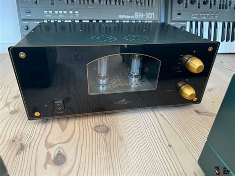 Shindo Corton Charlemagne Monoblocks Giscours Pre Amplifier Photo