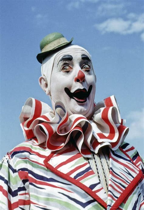 Fascinating And Creepy Kodachrome Slides Of Circus Clowns From The