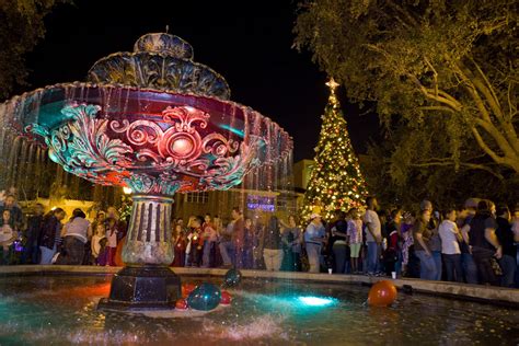 Hyde Park Village In Tampa Bay MUST Go See The Giant Christmas Tree