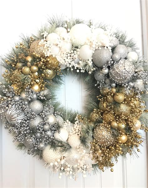 White And Gold Christmas Wreath – HomeDecorish