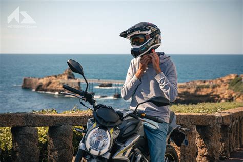 Neco Se Lance En Moto Avec Un Roadster 125