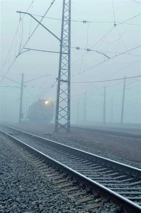 Kostenlose Foto Licht Spur Eisenbahn Nebel Stra E Zug Draht