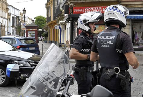 La Policía Local detiene a dos personas por un presunto delito de robo