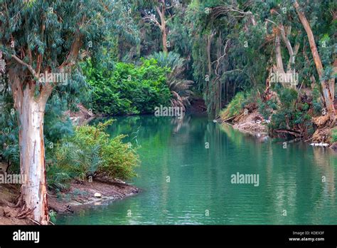 Río Jordán el lugar donde Jesús fue bautizado Fotografía de stock Alamy