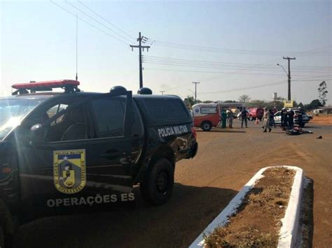 G1 Motociclista avança preferencial e atinge viatura policial em