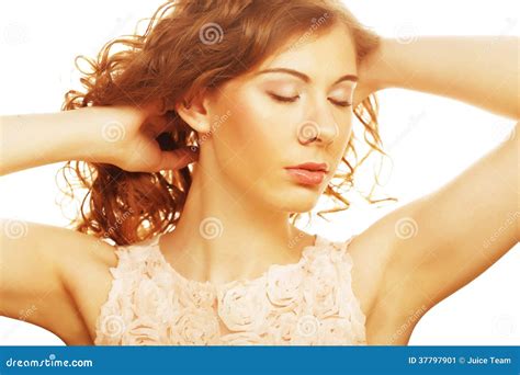 Recht Junge Blonde Frau Mit Dem Gelockten Haar Stockbild Bild Von Haar Weiblichkeit 37797901