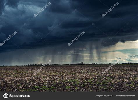 Cielo Nublado Oscuro Foto De Stock Jordygraph 190697684