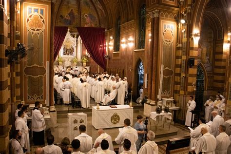 Presen A Massiva Dos Fi Is Na Catedral Marca Missa Do Crisma Diocese