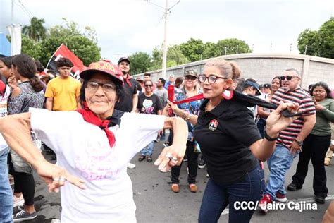 Familias Sandinistas Celebran Con Caminata El D A De La Alegr A En