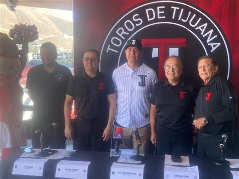 Presentan A Luis Carlos Rivera Como Nuevo Timonel De Los Toros