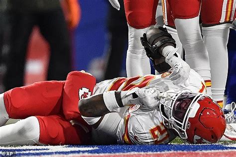 Chiefs Safety Mike Edwards Ruled Out With A Concussion After Helmet To