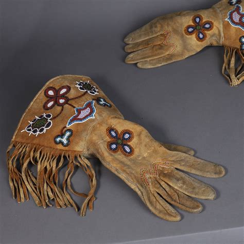 Proantic 1 Pair Of Native American Gloves North America