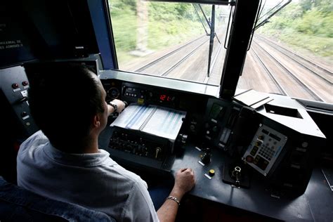 Conducteur De Train Fiche M Tier Salaire Formation Qualit S Requises