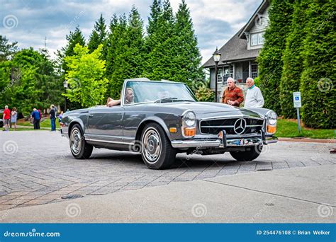 1969 Mercedes Benz 280 Sl Coupe Convertível Foto de Stock Editorial