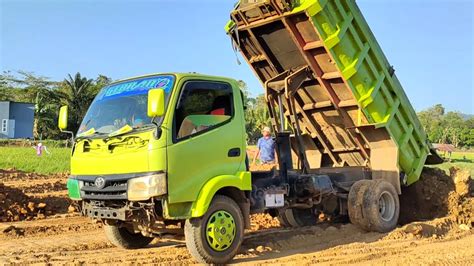 Mobil Truk Hino Dutro Jomplang Muatan Tanah Timbunan Full Bak Youtube