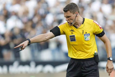 Definida A Arbitragem Para O Jogo Entre Athletico PR E Vasco Vasco