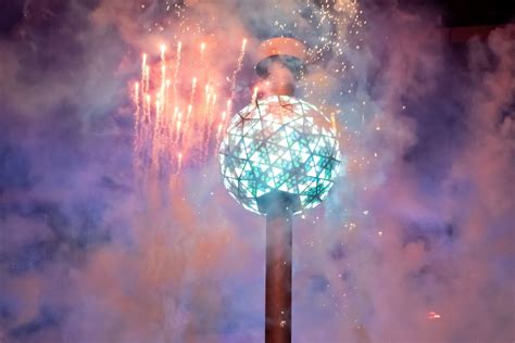 Nye Ball Drop 2024 Streaming Wynny Morena