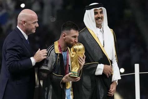 Cos Il Bisht La Tunica Indossata Da Messi Alla Premiazione Del