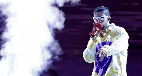 Bad Bunny En Medell N El Reguetonero Emocion A Los Espectadores Con