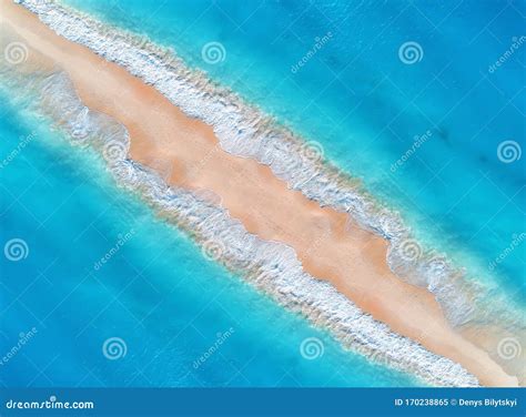 Vista Aérea Del Mar Azul Con Olas a Ambos Lados Al Atardecer Imagen de