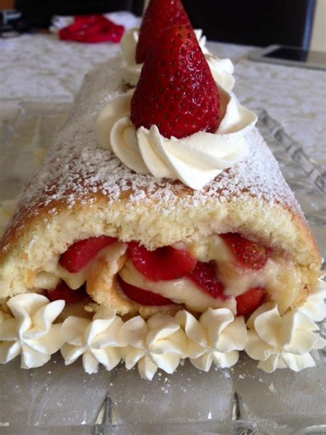 Brazo Gitano Relleno De Crema Pastelera Y Fresas Recetas Judias