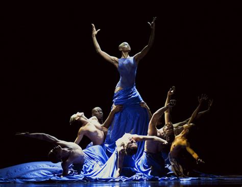 Una troupe que apuesta al desafío Danzahoy Danza en español