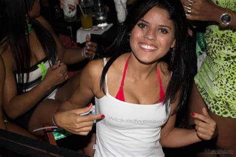 Bikini Model Lara AI Enhanced Gata Academia Final Topaz Faceai