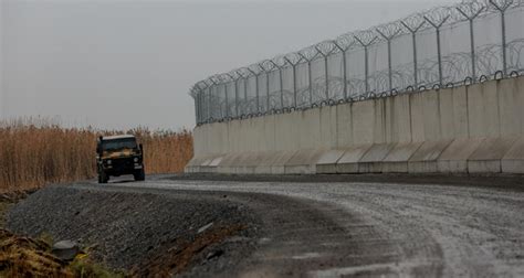 Over 70 km of security wall along Turkey-Iran border completed - Daily Sabah