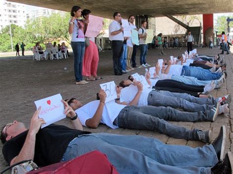 G Amigos E Familiares Fazem Protesto Contra Morte De Jovem Em Sp