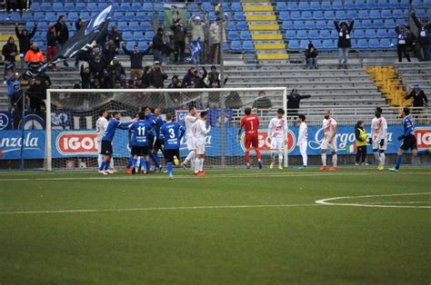 Calcio Serie C Tracollo Mantova Piccoli E Battisti In Coro