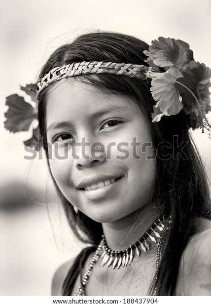 Lo mejor en la categoría Embera lengua de imágenes fotos de stock e