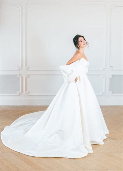 Robe de mariée large aux manches bouffantes amovibles