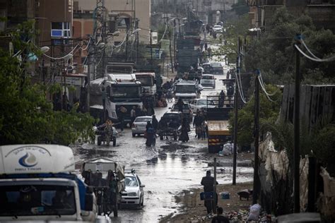 تحت وطأة الأمطار نزوح جديد للفلسطينيين من رفح صور الشرق الأوسط