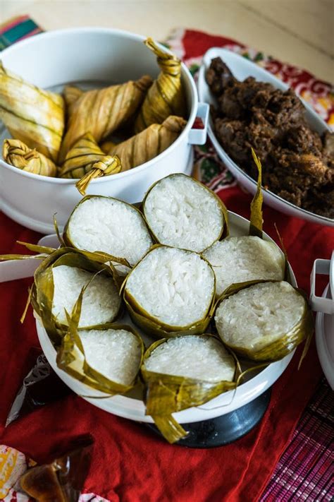 Nourriture Traditionnelle Malaise Et Biscuits Pendant Le Ramadan Et L